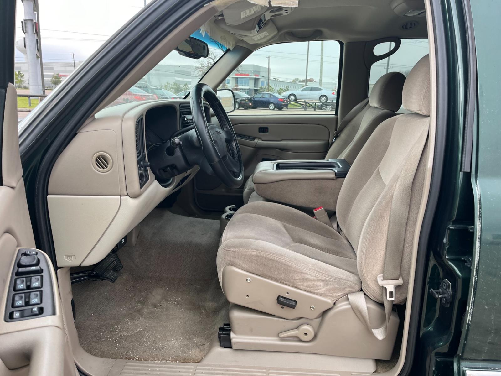 2004 green /TAN GMC Yukon 2WD (1GKEC13V94R) with an 4.8L V8 OHV 16V engine, 4-Speed Automatic Overdrive transmission, located at 14700 Tomball Parkway 249, Houston, TX, 77086, (281) 444-2200, 29.928619, -95.504074 - Photo #8